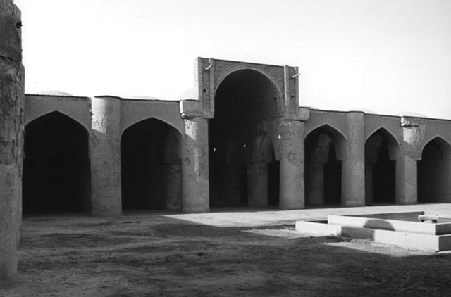 Courtyard of Masjid-i Tarik Khana; Damghan. Photo: Josephine Powell. Courtesy: Fine Arts Library, Harvard.