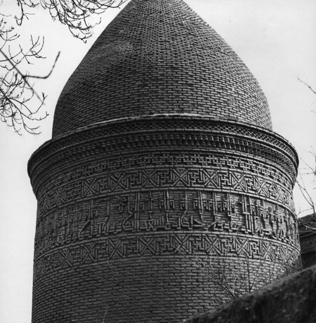 Gunbad-i Chihil Dukhtaran; Damghan. Photo: Josephine Powell. Courtesy: Fine Arts Library, Harvard.