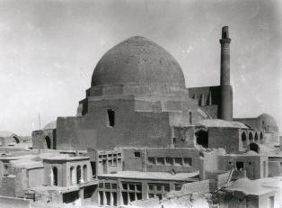 Masjid-i Jam‘i Isfahan, Iran. Photo: Tim Bradley. Image courtesy: Aga Khan Award for Architecture